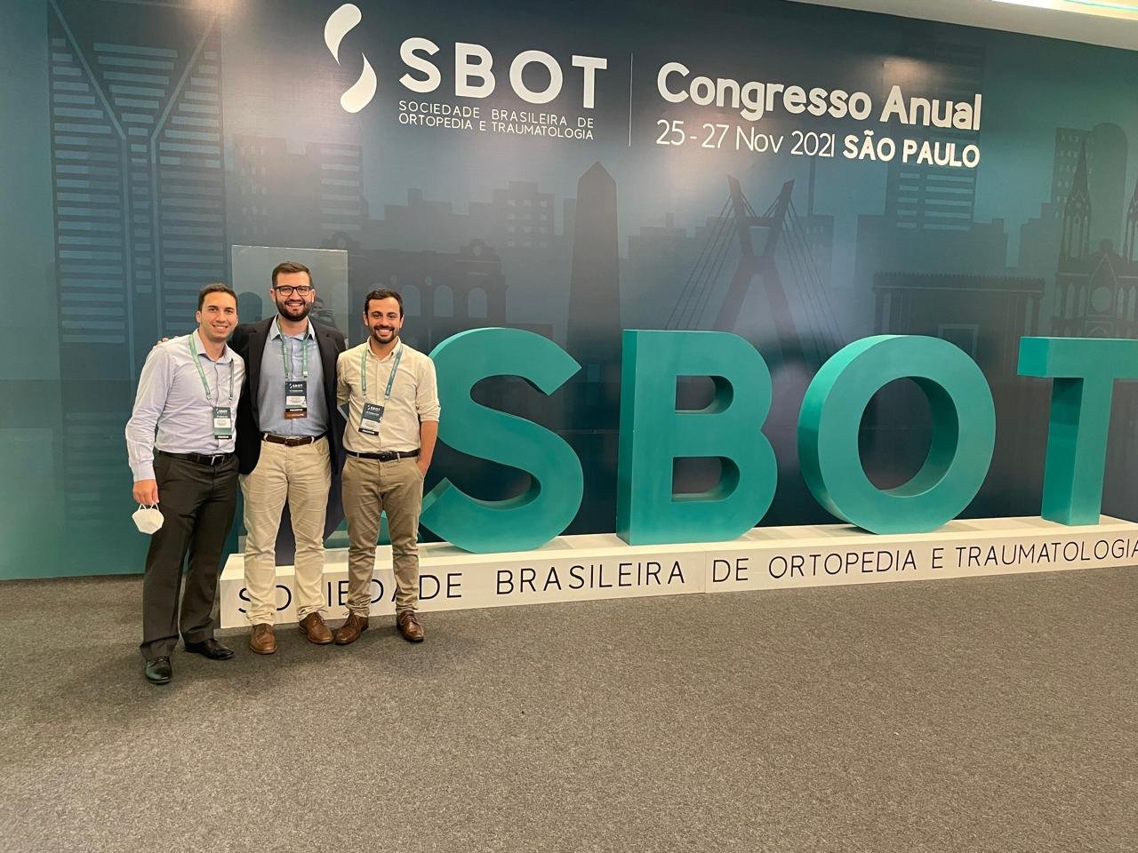 Ortopedia geral e cirurgia especializada do joelho